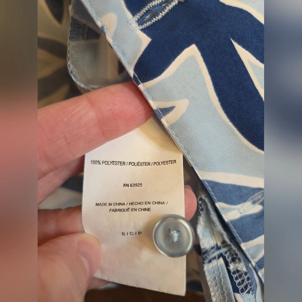 Men's Hawaiian Blue Floral Button Down Shirt - Picture 5 of 5